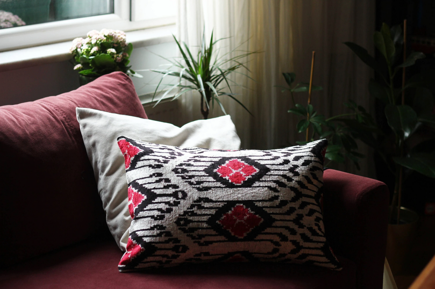 Hitit Velvet Cushion Cover